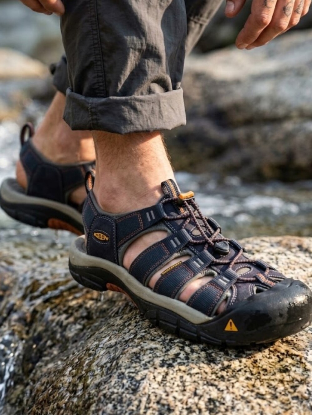 KEEN Men's Newport H2 Waterproof Hiking Sandals India Ink/Rust Size 11